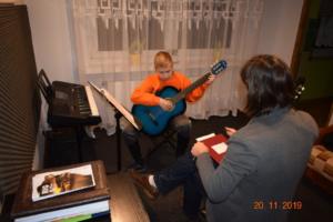Lekcje gry na gitarze XI 2019 Szkoła Muzyczna Effect we Wrześni 07