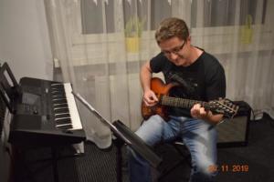 Lekcje gry na gitarze XI 2019 Szkoła Muzyczna Effect we Wrześni 30