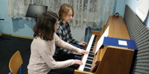 Nauka gry na pianinie Szkoła Muzyczna Effect we Wrześni 2 2019 2